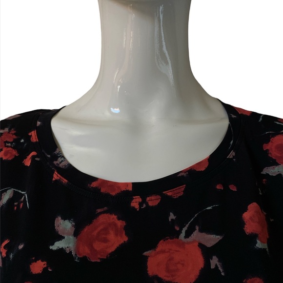 NWOT.ST. JOHN SPORT Rose Print Cropped Top - Picture 4 of 6